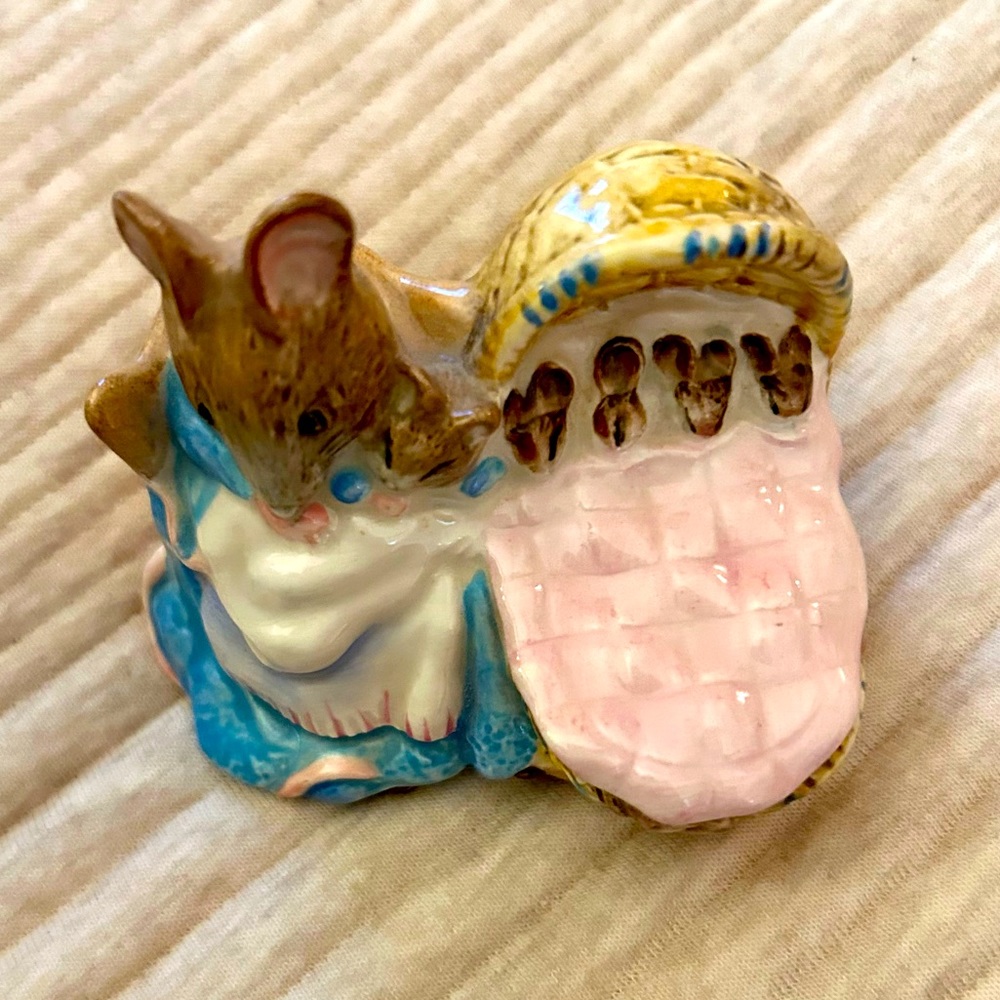 Beswick England Beatrix Potter Hunca Munca figurine, F. Warne and co. - Picture 2 of 3